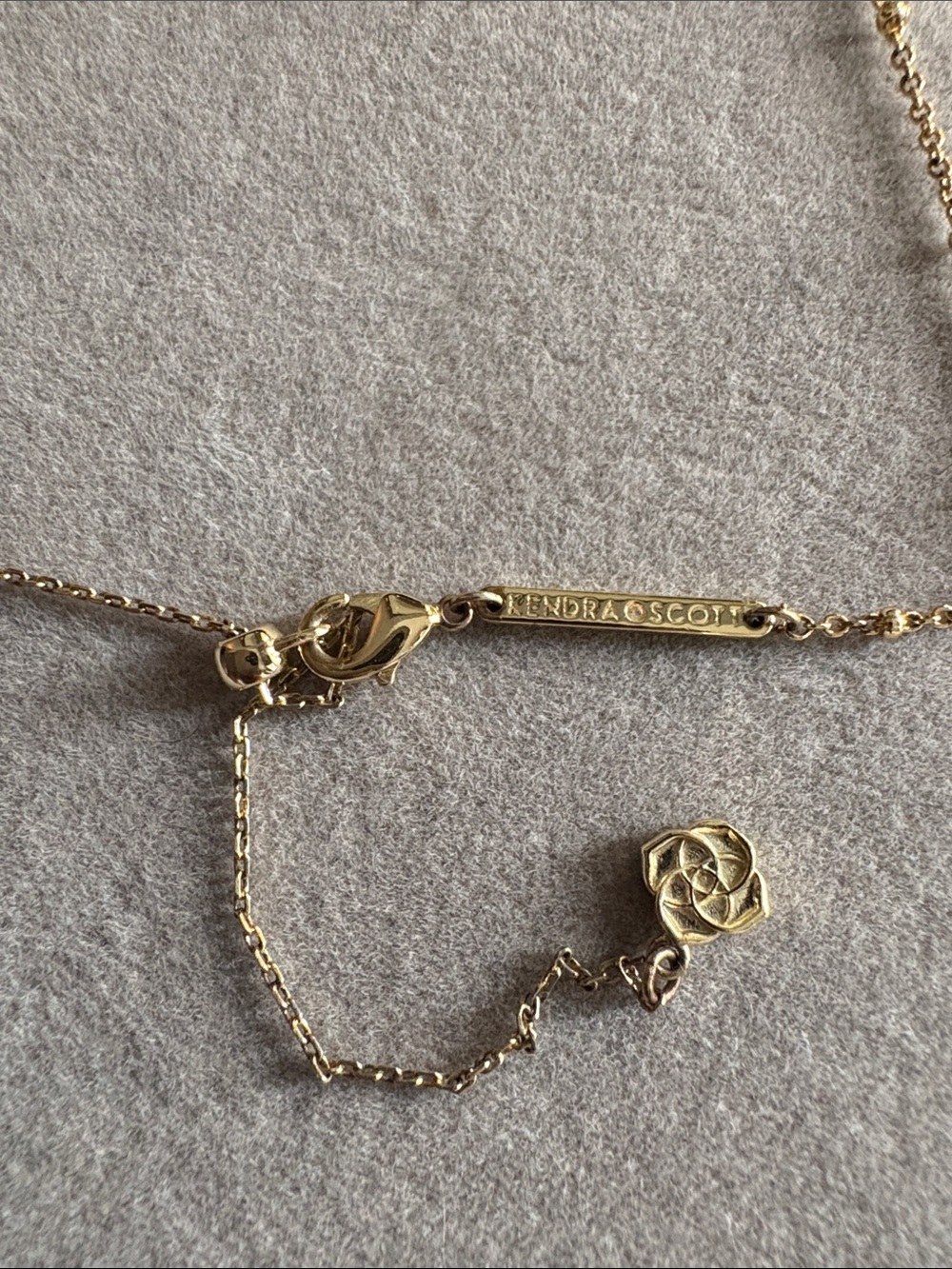 Kendra Scott Mini Elisa Pendant Necklace - Picture 14 of 17